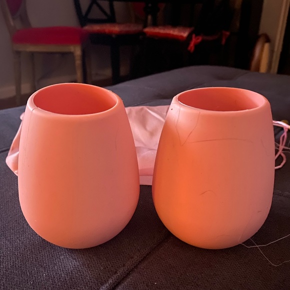 Plastic light pink wine glasses for the beach or picnic - Picture 1 of 3